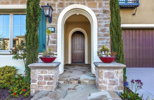 18 Shadybend, Irvine CA  92602-0844 exterior