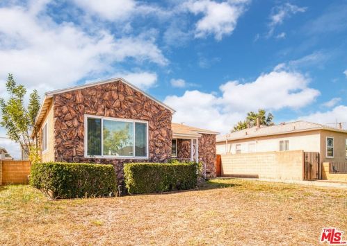 9713 5th Ave, Inglewood, CA 90305-3203