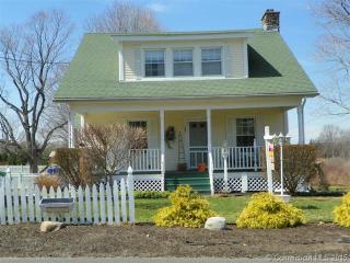 827 East St, Southington, CT 06489-3871