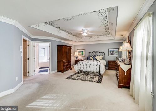 6420 Lake Meadow Dr, Springfield VA  22015-3927 exterior