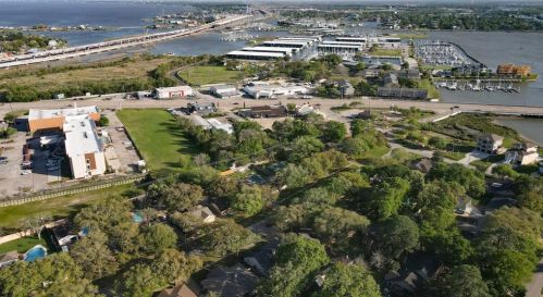 2021 Willowwisp, Taylor Lake Village TX  77586-3312 exterior