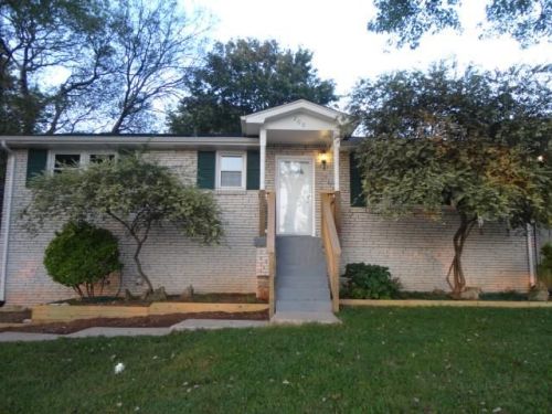 200 Bonnaoaks Dr, Hermitage, TN 37076-1108
