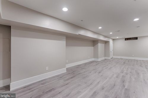 950 Front St, Philadelphia PA 19147-0043 exterior