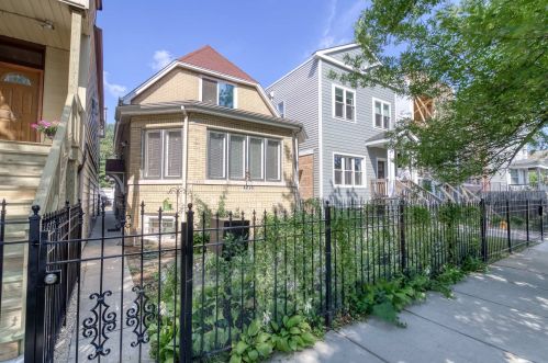 4216 Bernard St, Chicago, IL 60618-1104