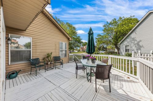 1098 Bradbury Cir, Carol Stream IL  60188-3904 exterior