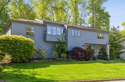 11 Kingwood Rd, Town Center, NJ 07052-3111