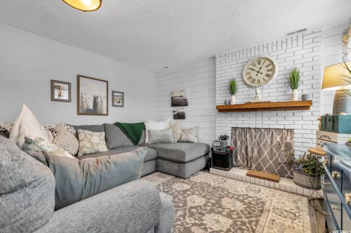 7917 Harvel Dr, Sandy UT 84070-0118 exterior