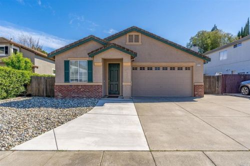 842 Cedarcrest Dr, Vacaville, CA 95687-7879