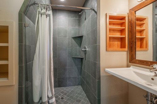 11682 Chalet Rd, Truckee CA  96161-6717 exterior