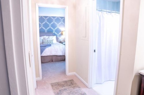 505 Bainbridge Dr, Atlanta GA  30327-4273 exterior