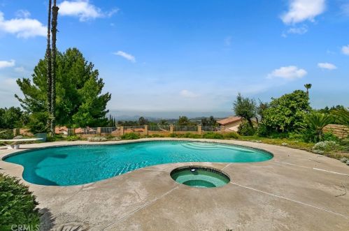 16350 Rancho Escondido Dr, Riverside CA  92506-5816 exterior