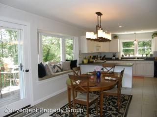 15 Avondale Dr, Greenville SC  29609-0047 exterior