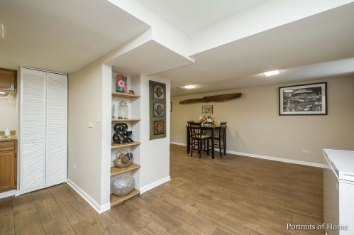350 55th St, Willowbrook IL  60514-3015 exterior