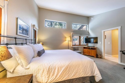 705 Conifer, Truckee CA  96161-3924 exterior