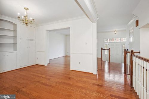 6893 Mclean Province Cir, Falls Church, VA 22043-1674