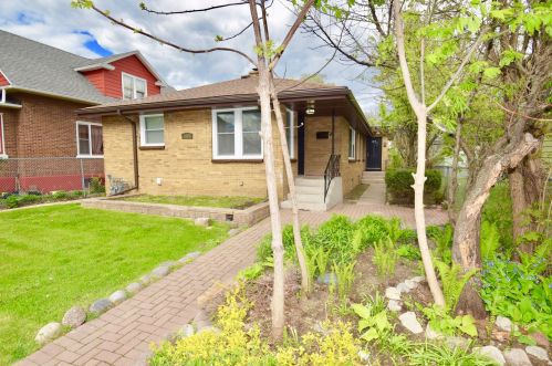 1125 Wadsworth Ave, North Chicago, IL 60064-1338