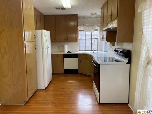 206 Mariner Dr, Victoria, TX 77901-3718
