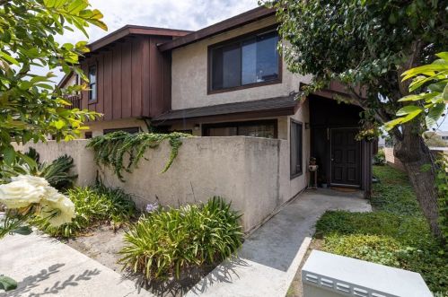 8025 70th St, Paramount, CA 90723-5439