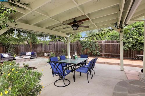 1833 Leo Ln, Concord CA  94521-2348 exterior