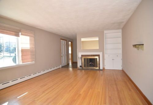 2 Champion St, Westerly, RI 02891-2706