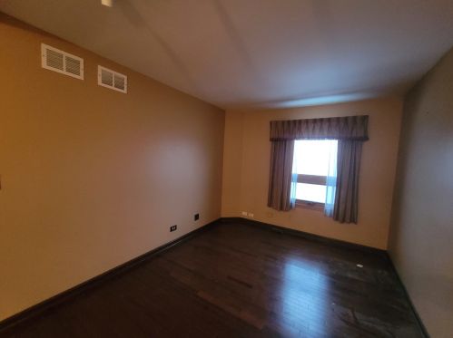 1418 Walnut Cir, Carol Stream IL  60188-9073 exterior