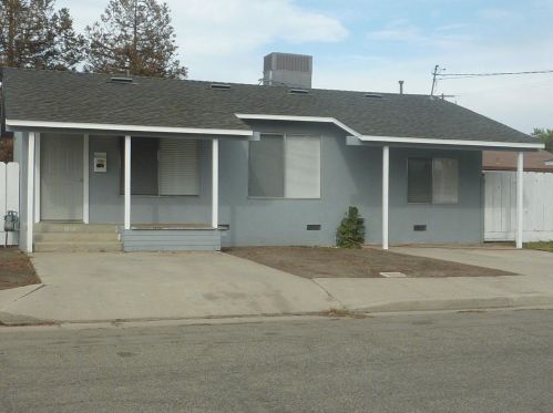 1282 Dos Palos Ave, Dos Palos, CA 93620-2210