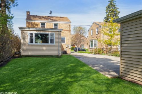 1757 Lee St, Des Plaines, IL 60018-2099
