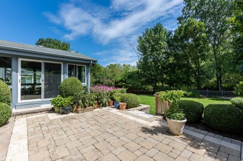 6529 Bentley Ave, Willowbrook IL 60527-1832 exterior