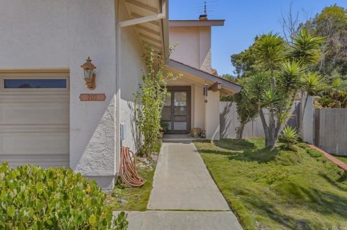 2122 Crown View Way, Oceanside, CA 92056-3214