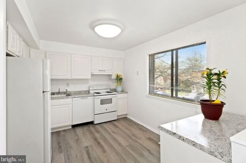 7350 Kerry Hill Ct, Columbia MD  21045-5034 exterior