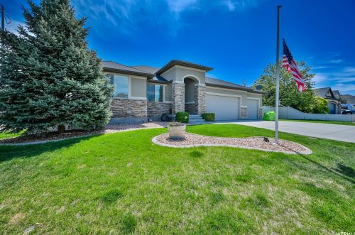8217 Maple Water Dr, Taylorsville, UT 84081-5737