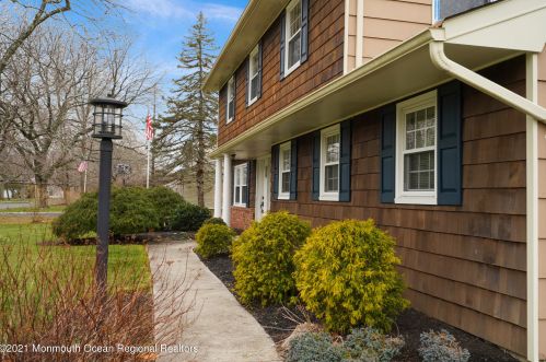 53 Turnberry Dr, Lincroft, NJ 07738-1224