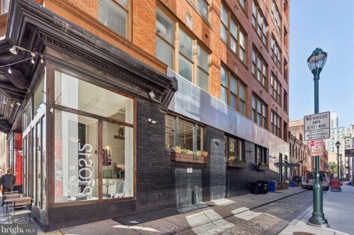 214 12th St, Philadelphia PA 19107-5514 exterior