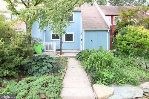 1554 Goldenrain Ct, Herndon, VA 20190-4035