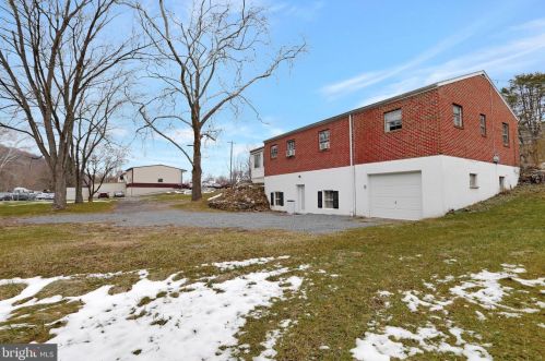 1378 Valley Rd, Berkeley Springs WV  25411-4801 exterior