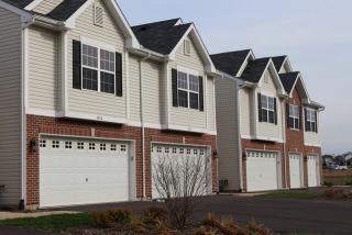 1064 Turin Dr, Pingree Grove IL  60140-5604 exterior