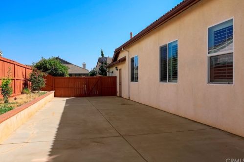 12758 Royal Palm Ln, Riverside CA  92503-7077 exterior