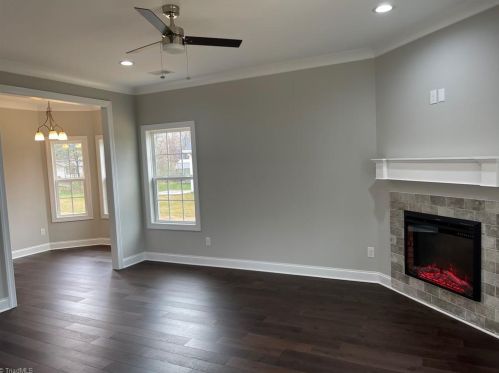1704 Willow Rd, Greensboro, NC 27401-3921