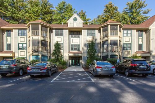 7 Bartemus Trl, Nashua, NH 03063-7624