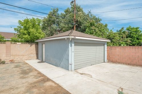 526 Buttonwood St, Anaheim CA  92805-2225 exterior