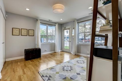 3209 Drake Ave, Chicago, IL 60618-5441