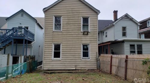 122 Madison Ave, Perth Amboy, NJ 08861-4625