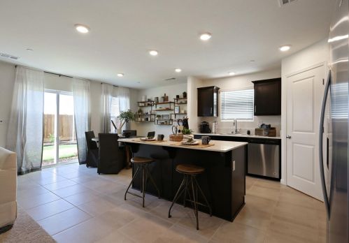 261 Las Palmas St, Los Banos, CA 93635