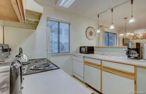 6380 Boston St, Englewood, CO 80111-5318