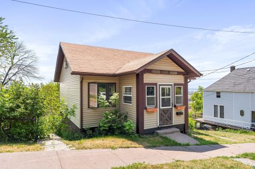 1806 3rd St, Duluth, MN 55812-1753