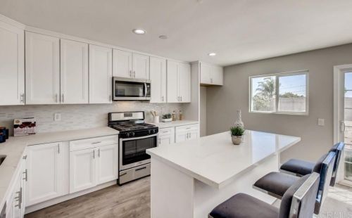 290 Gannet Dr, Vista CA  92083-3011 exterior