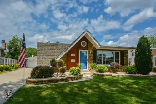 4522 Howdy Ln, Chicago, IL 60803-2222