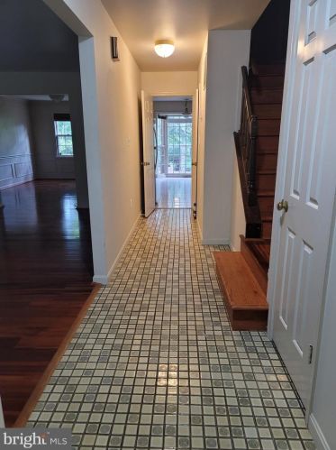 3001 Seven Oaks Pl, Falls Church, VA 22042-3155