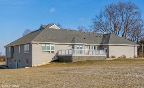 25913 Perkins Rd, Alden, IL 60033-8741