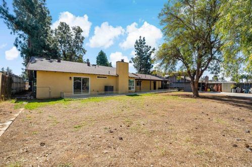 9447 Stirrup St, Riverside CA  92509-4960 exterior